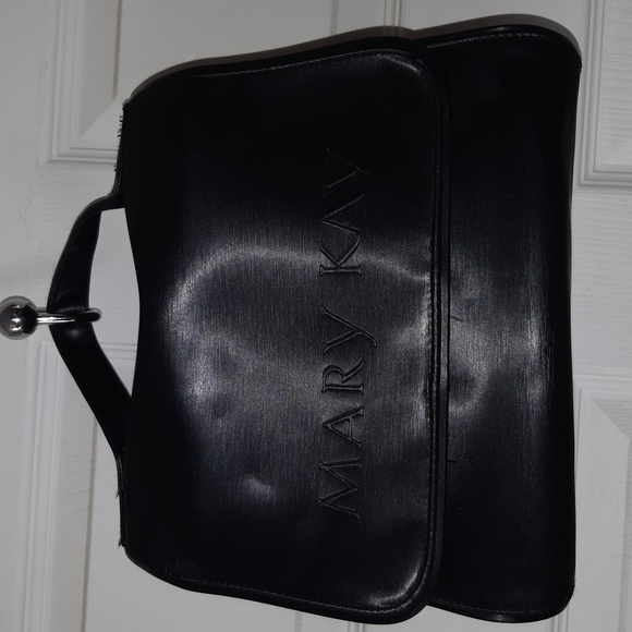 Mary Kay Travel Bag - Picture 1 of 4